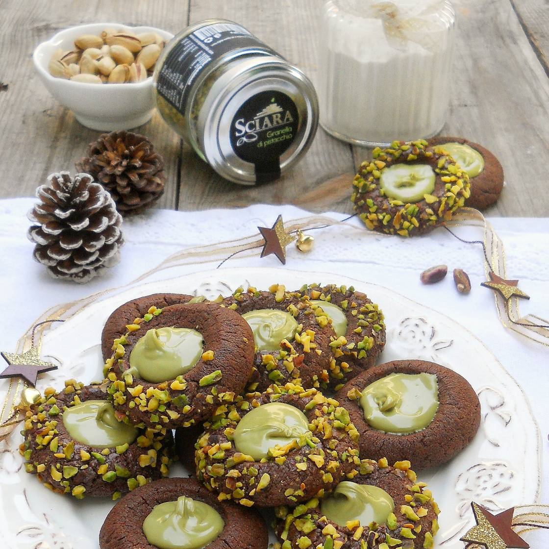 Cocoa thumbprints cookies with Pistachio Cream - Sciara